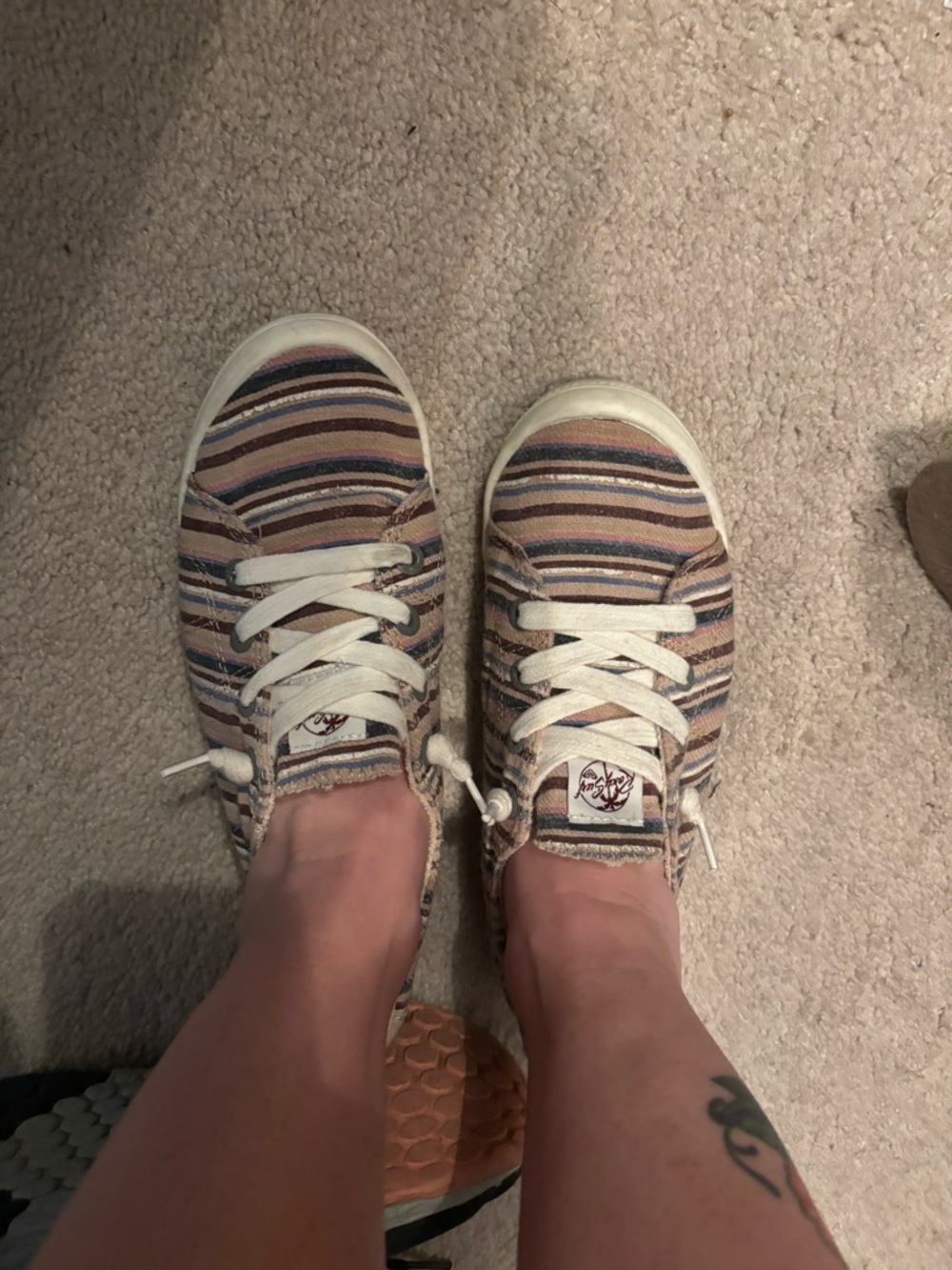Roxy Striped Canvas Lace-Up Women's Sneakers - Multicolor